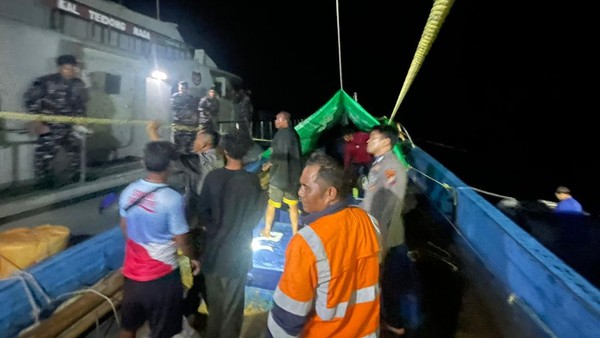 KM Anaya Terbakar di Laut Maluku, 5 Orang Terluka