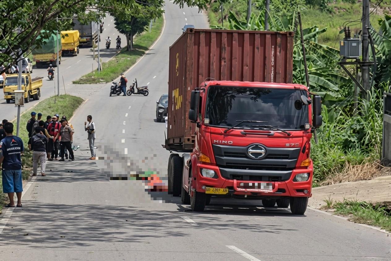 Kecelakaan Maut di Ring Road 2 Samarinda, Ibu dan Anak Tewas Terlindas Truk Peti Kemas