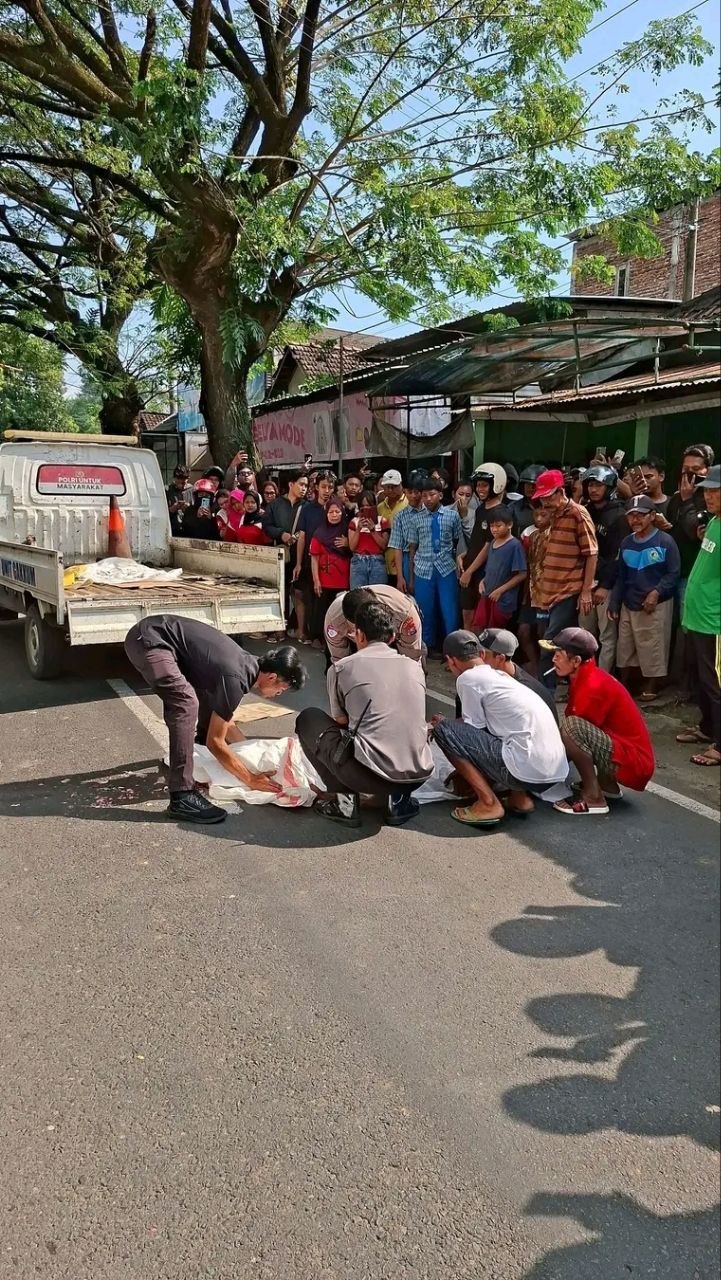 Diduga Depresi, Pria di Mojo Kediri Tewas Melindaskan Diri ke Kolong Truk Tangki