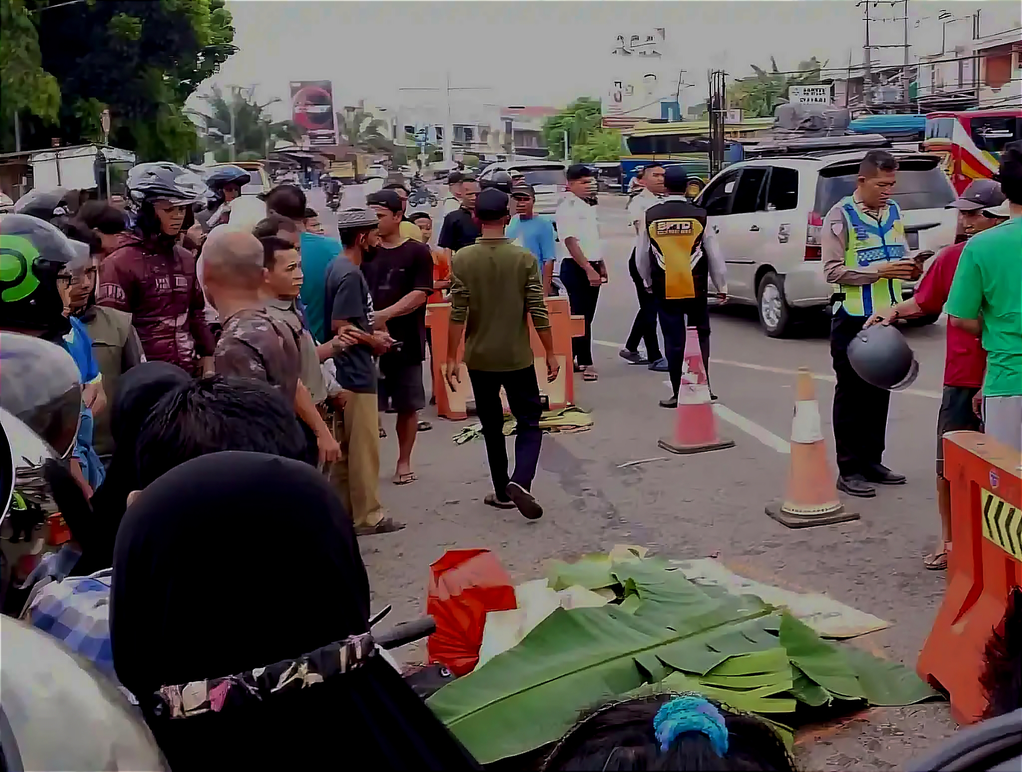 Kecelakaan Maut di Alam Barajo Jambi, Penumpang Motor Tewas Usai Terlindas Truk Hino