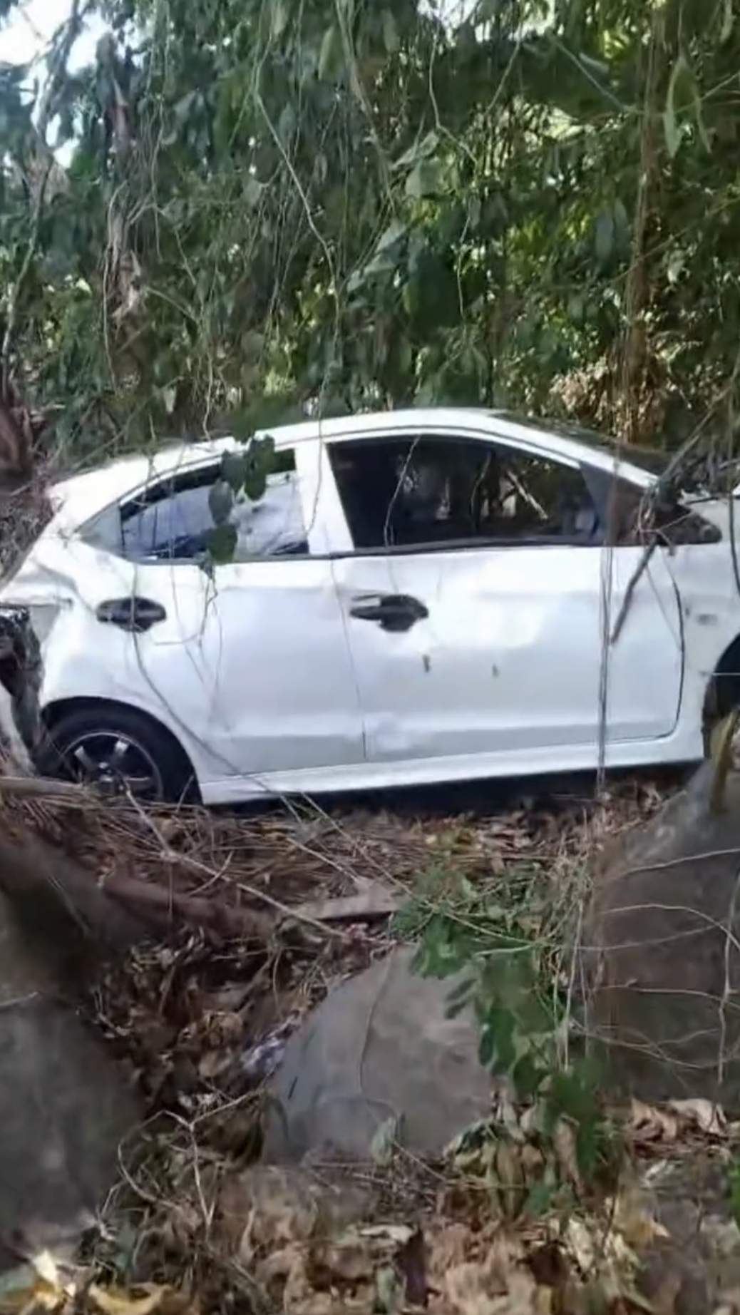 Brio Masuk Jurang di Bolmong, Anggota Polisi Ditemukan Tewas di Dalam Mobil