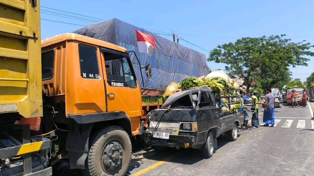 Kecelakaan Beruntun di Sampang, Tangan Pengemudi Pikap Putus