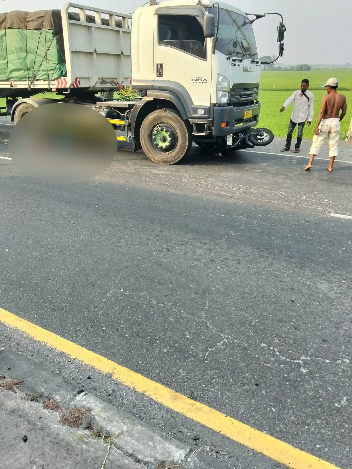 Pemotor Tewas Terlindas Truk Tronton di Pati Usai Senggolan Saat Menyalip