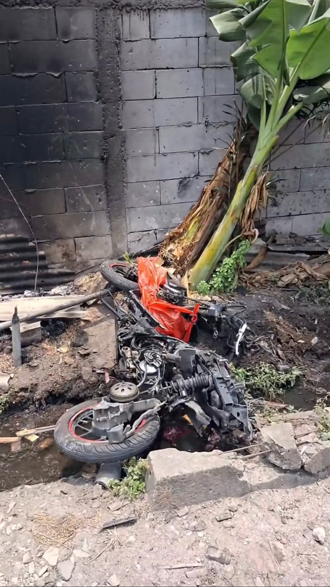 2 Pengendara Motor Tewas Tertemper KA Parahyangan di Perlintasan Liar Karawang