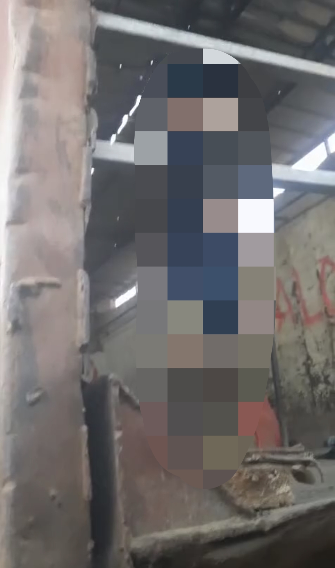 Pria Ditemukan Gantung Diri di Dalam Manhauler di Weda