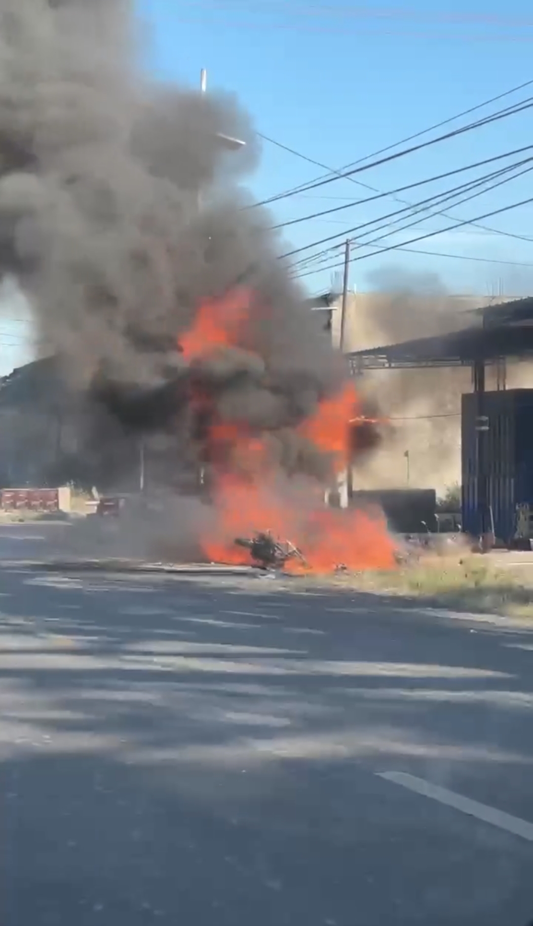 Kecelakaan Tragis di Bantaeng: Pemotor Tewas Terbakar Usai Tabrak Lapak Bensin